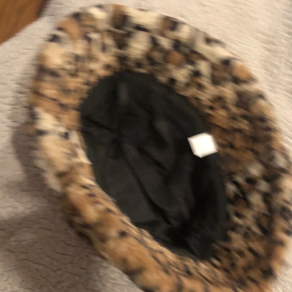 Leopard Print Faux Fur Bucket Hat - Picture 2 of 3